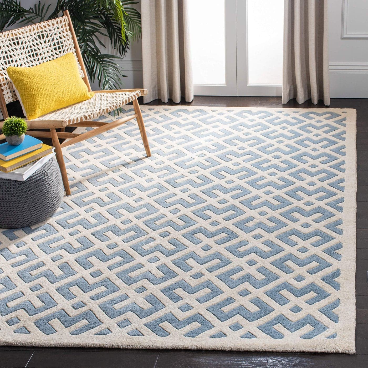 SAFAVIEH Chatham Collection 2 x 3 BlueIvory CHT719B Handmade Geometric Premium Wool Accent Rug