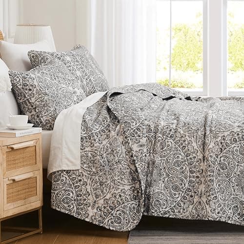 Southshore Fine Living, Inc. Ashanti Collection Oversized King Quilt Bedding Set, Soft Fabric, Lightweight Bedspread 3-Piece, Two Matching Shams (108 in Wide x 98 in Long), King/California Size, Grey