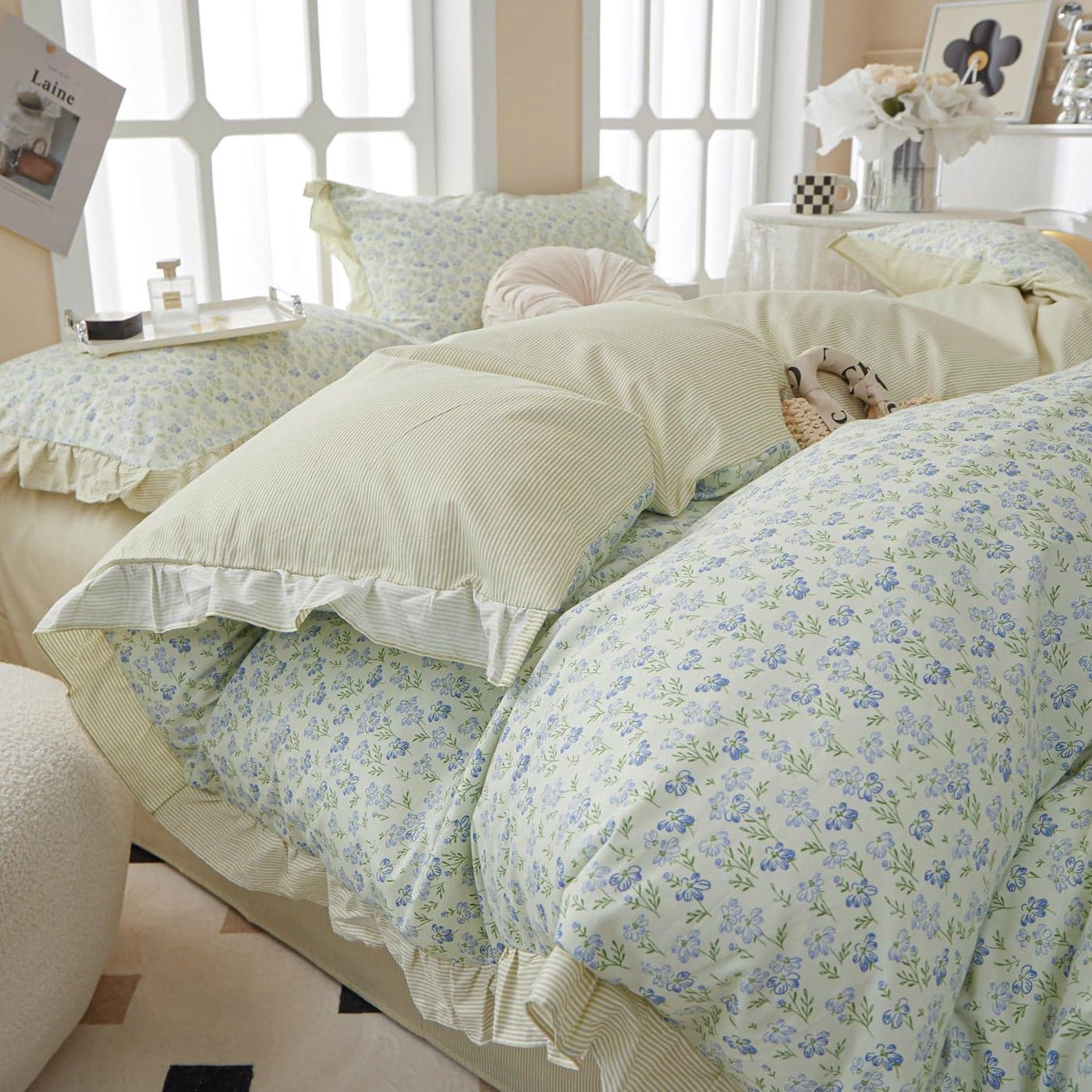 EAVD French Style Garden Floral Ruffled Comforter Set Full White Fluffy Soft Microfiber Chic Blue Floral Bedding Set with 2 Pillowcases Fresh Botanical Comforter Set for AllSeason