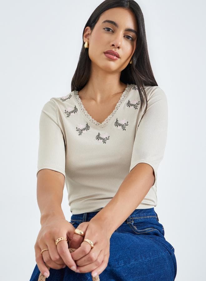 Beige Floral Lace Embroidery Fitted T-Shirt — L