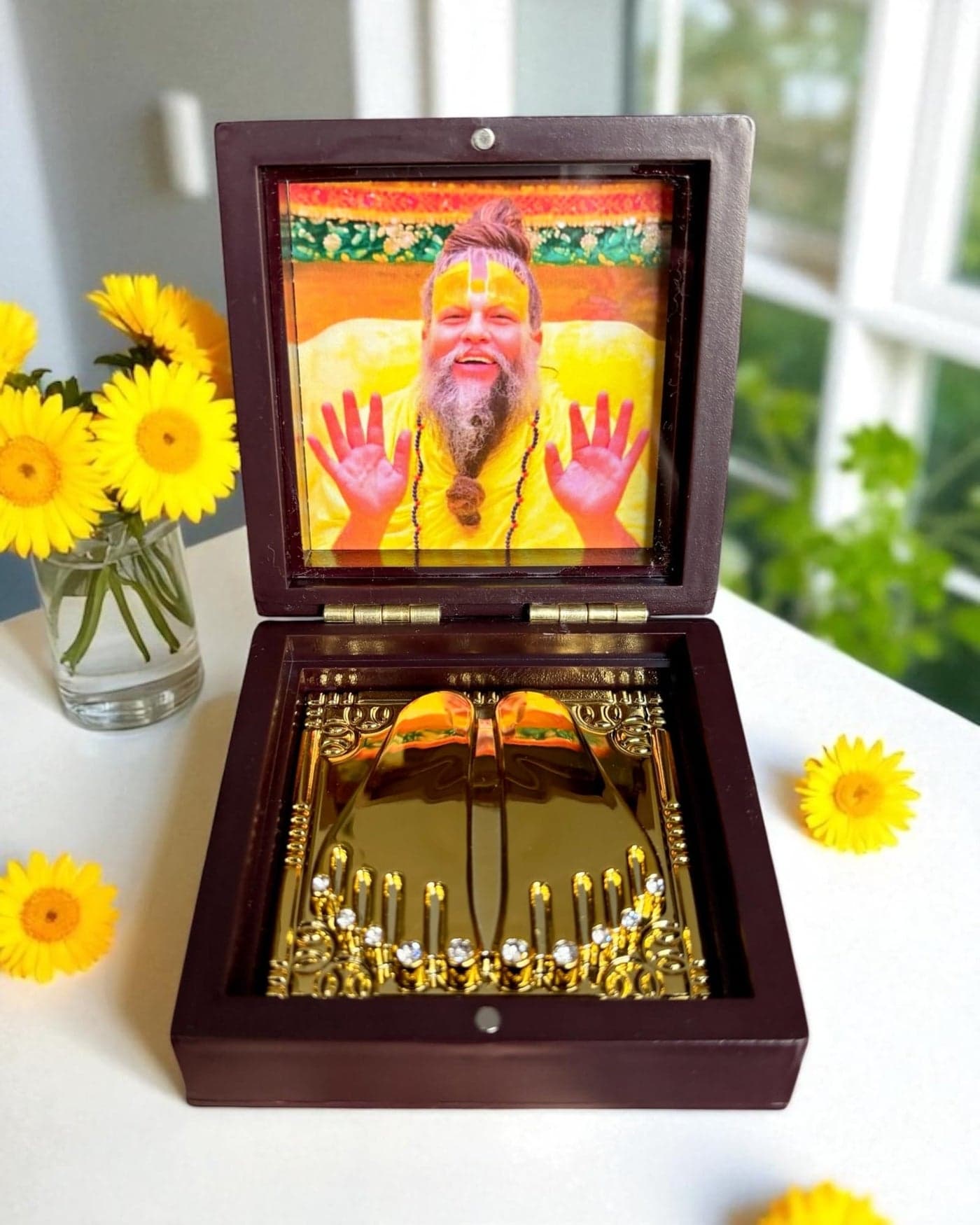 WARMINGO Premanand Ji Maharaj Foldable Charan Paduka Photo | Gold Plated Box Idol | Religious Gift | Spiritual Awakening | Religious Gift for Mom & Dad (Premanand Ji Maharaj)
