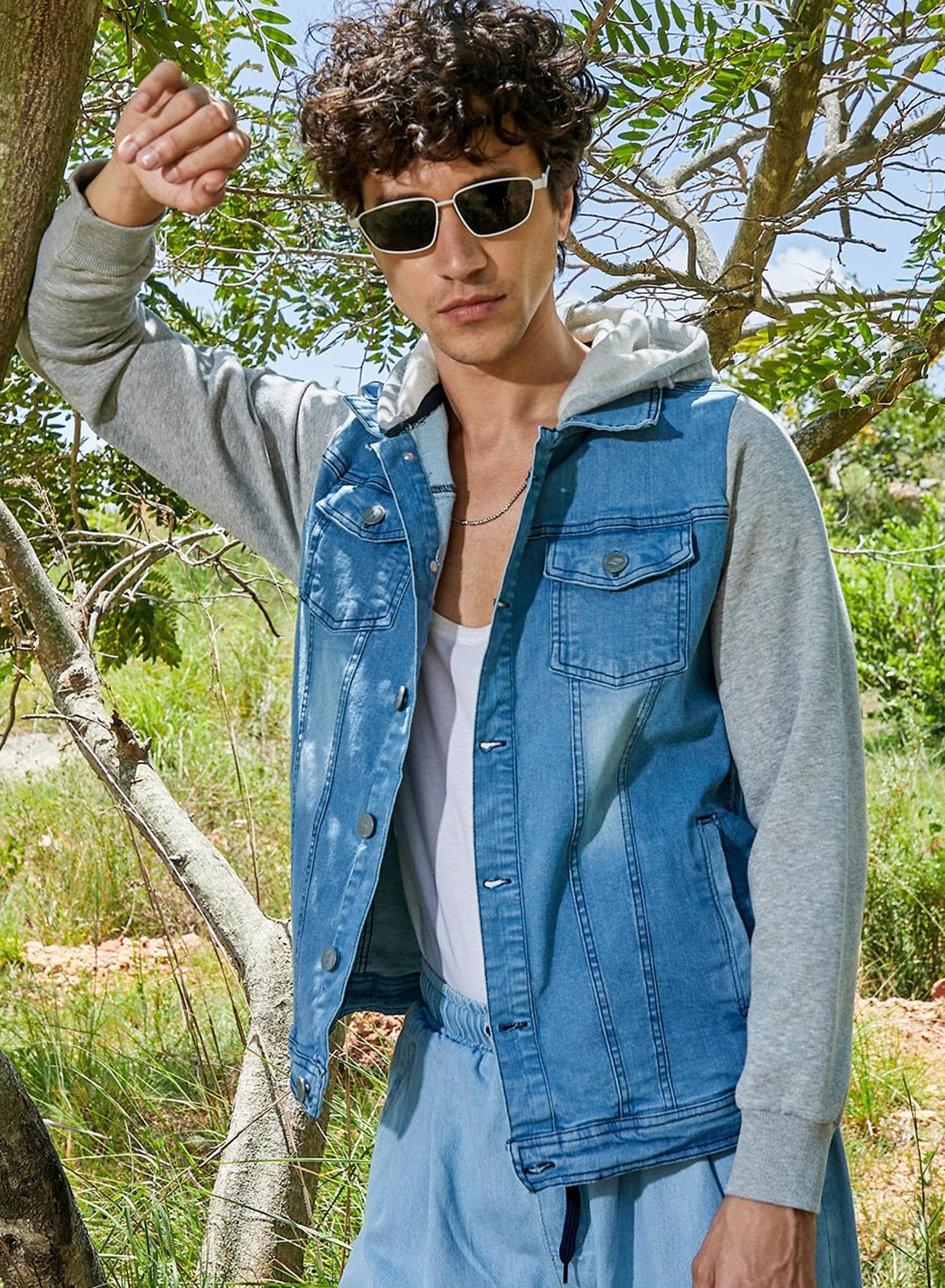 Men's Blue & Grey Light-Wash Denim Jacket With Sweatshirt Sleeve