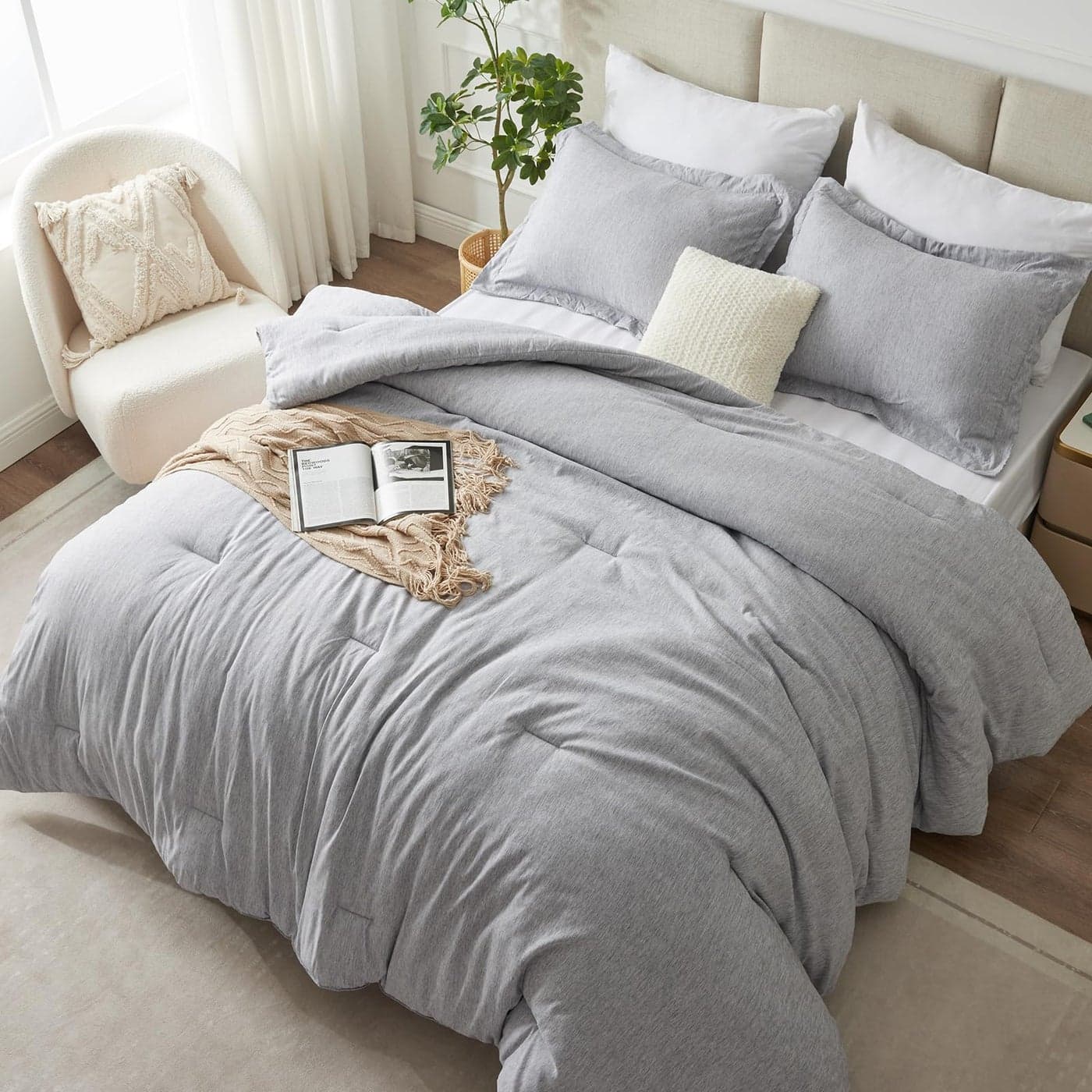 CozyLux King Size Comforter Set 3 Pieces Light Grey Soft Luxury Cationic Dyeing Bedding Comforter for All Season Light Gray Breathable Lightweight Fluffy Bed Set with 1 Comforter and 2 Pillow Shams
