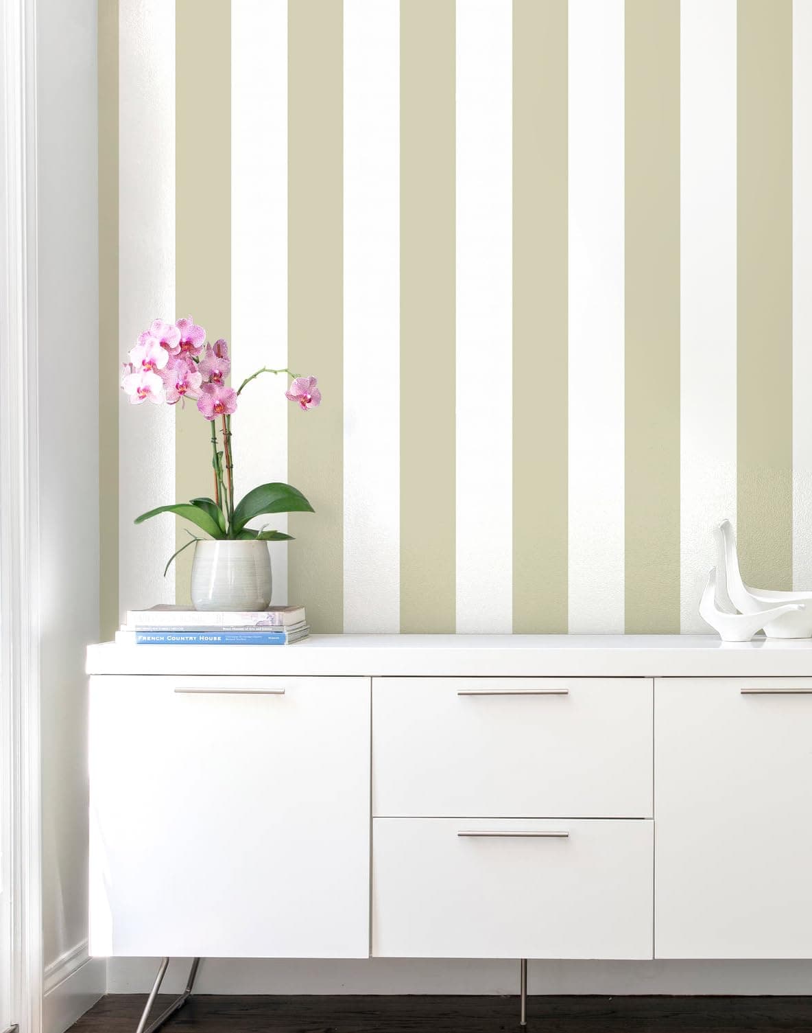 Erfoni 17.7"x118" Brown and White Wall Paper Stripe Peel and Stick Wallpaper Brown Self Adhesive Contact Paper Modern DIY Stripe Removable Wallpaper for Livingroom Bedroom Decor Vinyl Roll