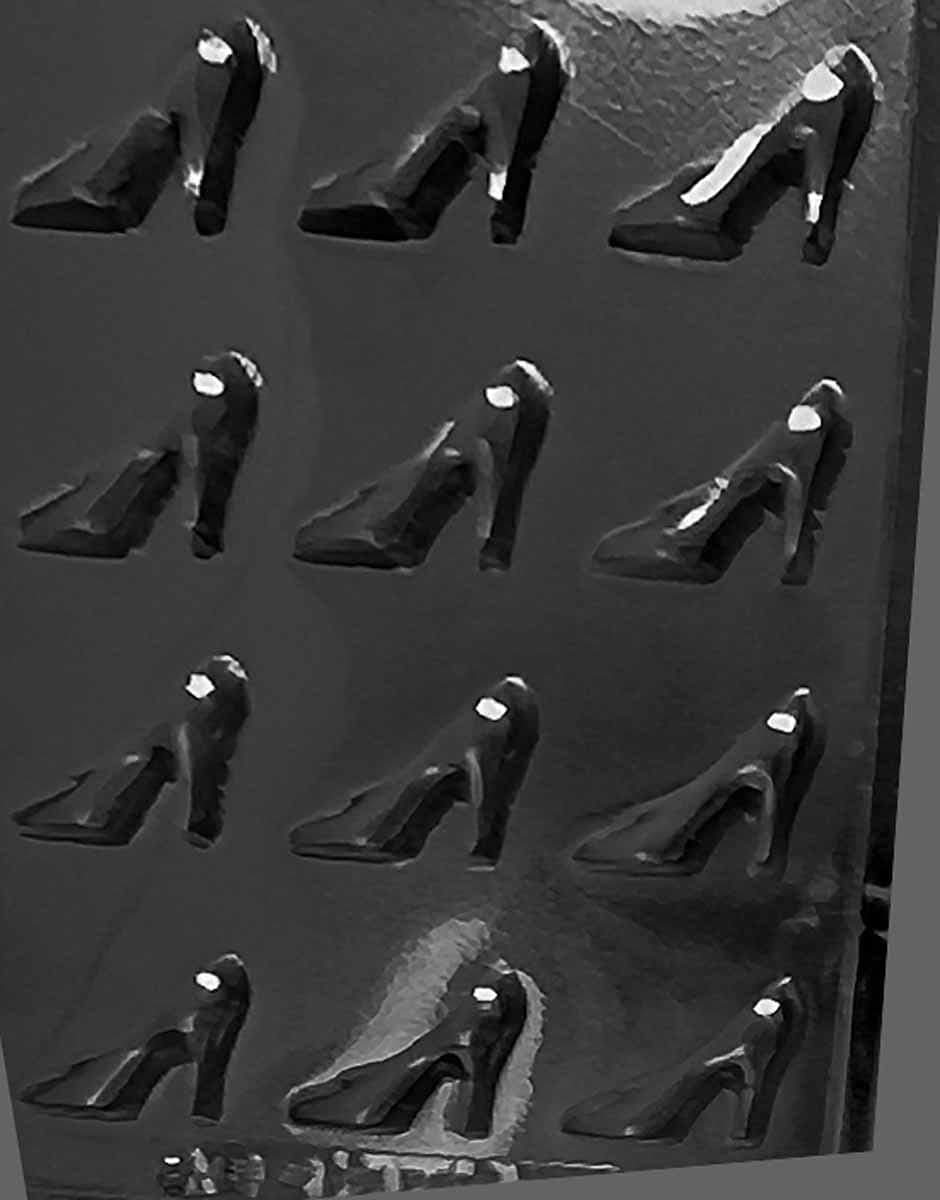 Dress My Cupcake Bite Size High Heel Chocolate Mold D092 Includes Melting Chocolate Molding Instructions