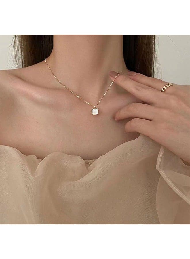 Light Luxury Niche Square Shell Necklace, Gold Pendant Necklace for Women Simple Shiny Necklaces Delicate Daily Jewelry Gift for Women Girl Friend Bridesmaids