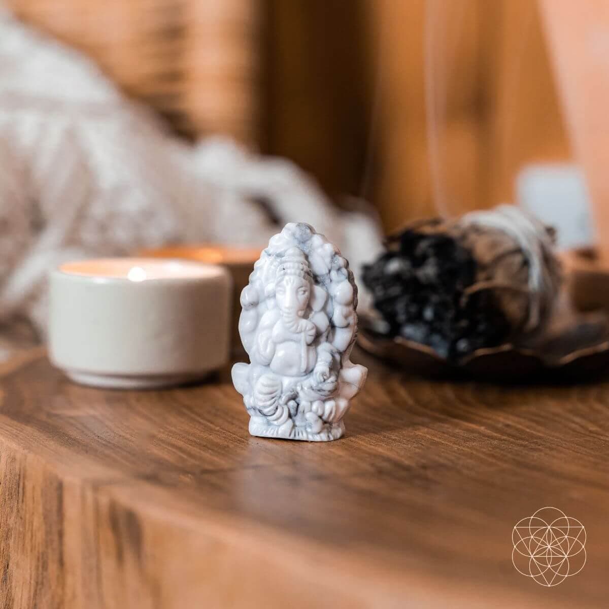 Conscious Items God of Luck Howlite Crystal Ganesh Statue Hindu Ganesha Idol Statue Small Ganesh for Car Dashboard Decor Yoga Meditation Room Altar Kit Decor Spititual Women Gift