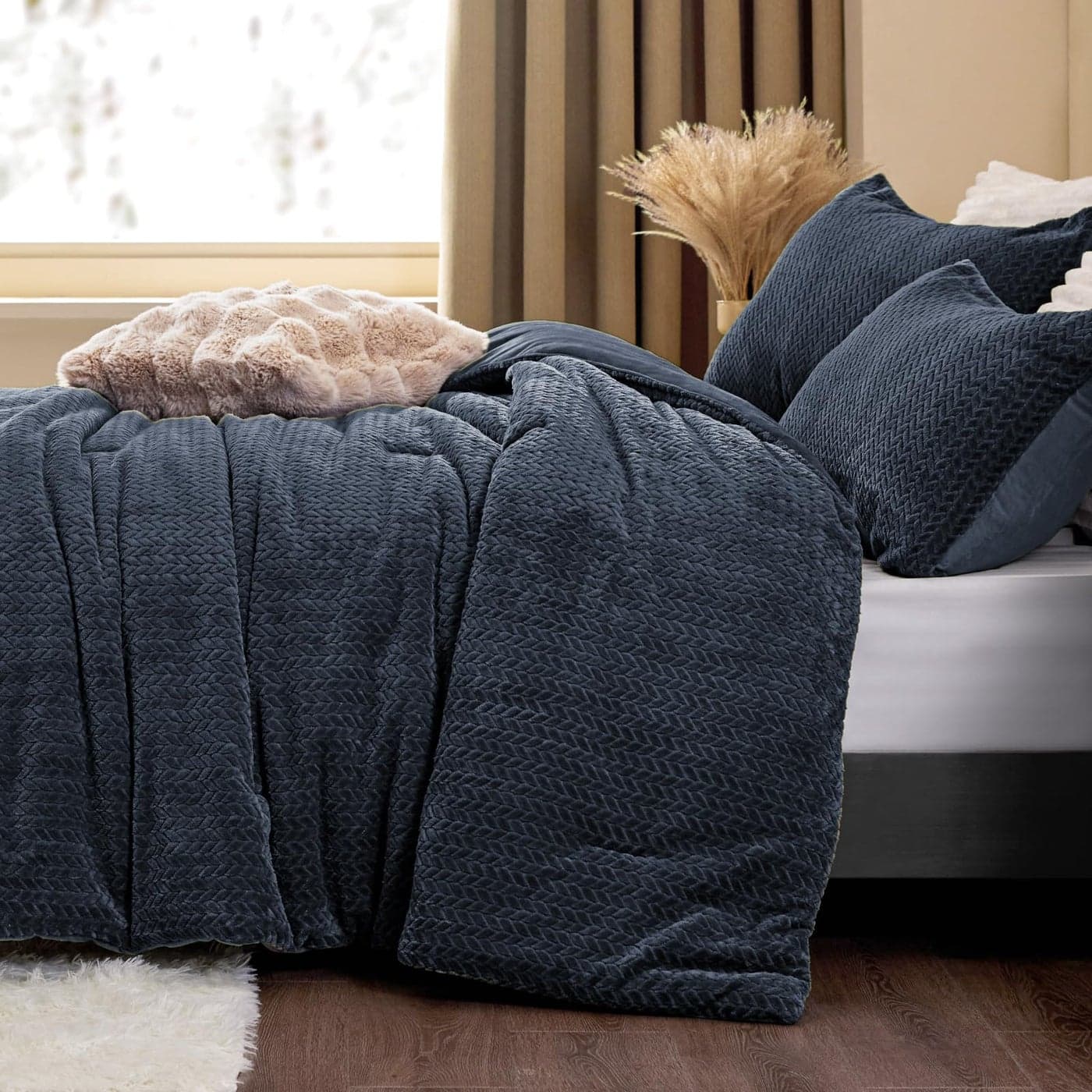 ChiXpace Fluffy Queen Comforter Set Furry Navy Blue Leaves Pattern Faux Fur Bed Set Winter Ultra Soft Fuzzy Comfort Set Velvet Bedding Set for Bed with 2 Pillow Cases