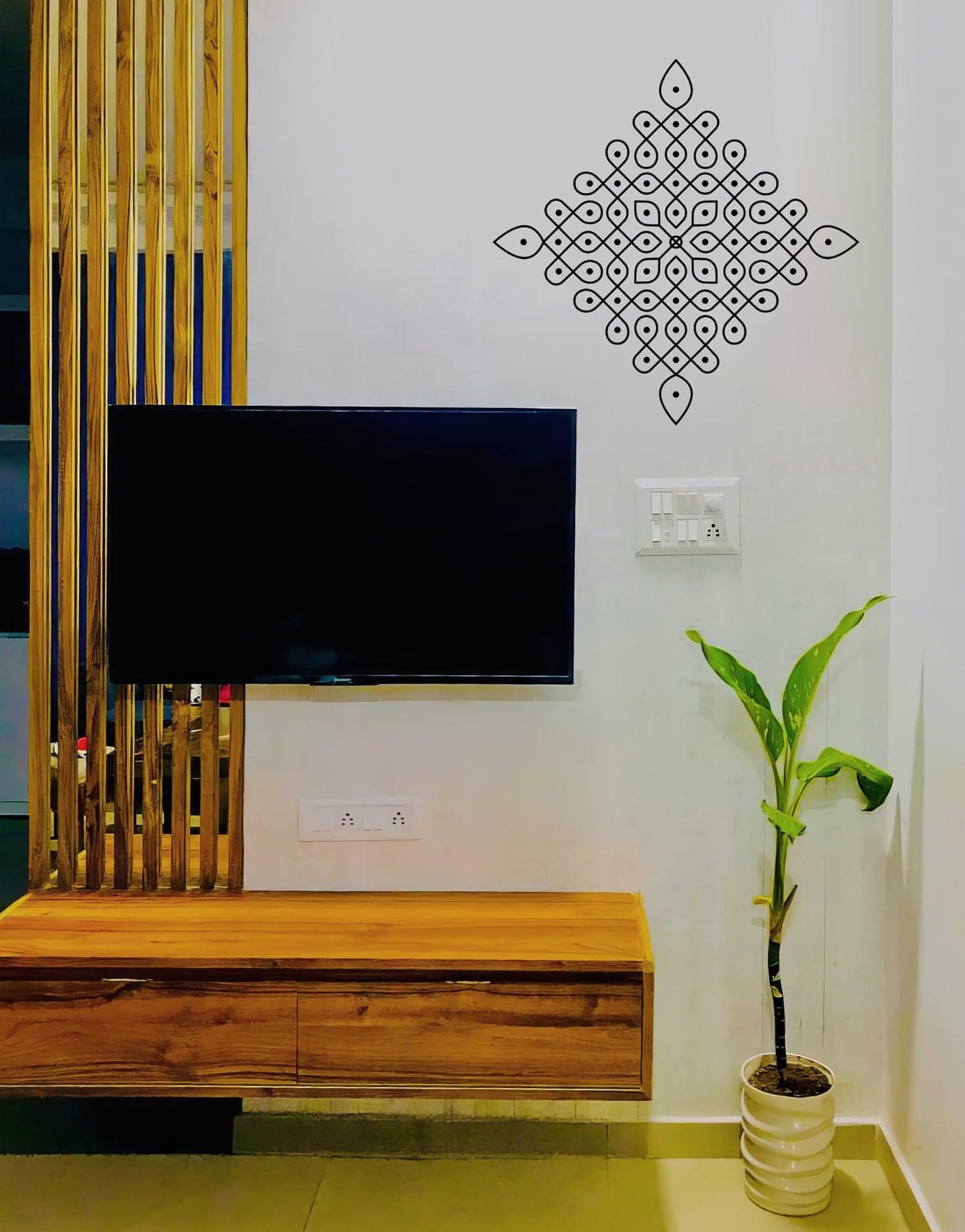 WallDesign Classic Indian Kolam Wall Art (16.5x16.5inch) - Elegant Compact Wall Sticker - Black Colour