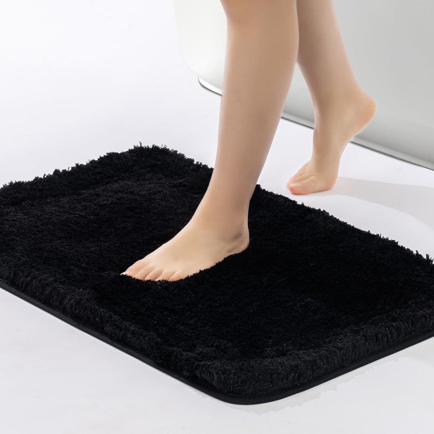 ROSMARUS Shaggy Bath Rug Non Slip 17 X 24 Water Absorbent Mat Soft Shower Mat for Floor Tub Fluffy Plush Bathroom Rug Machine Washable Black