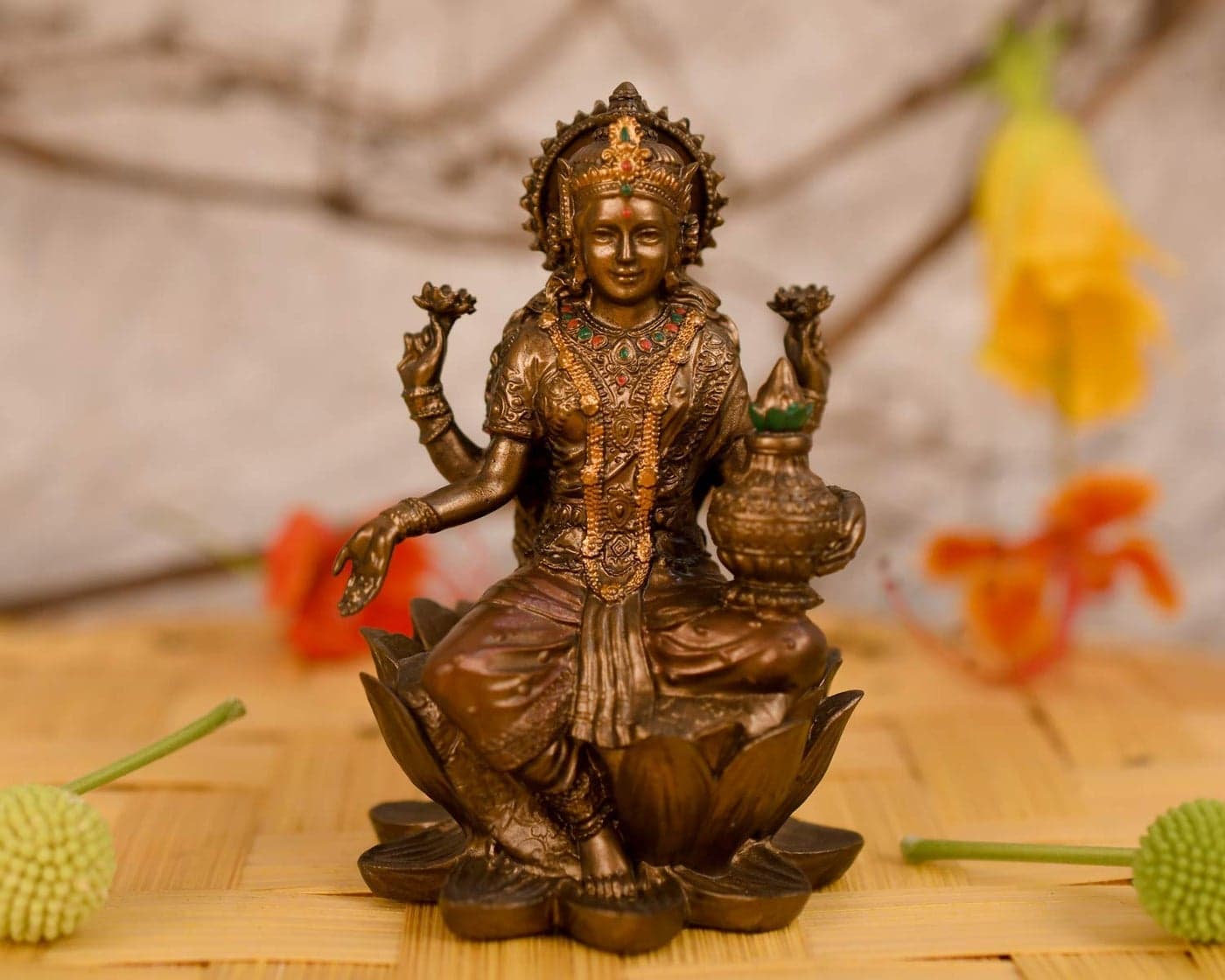 Collectible India Goddess Lakshmi Idol Hindu Laxmi Goddess Statue Home Office Decor Size 8cm x 5cm