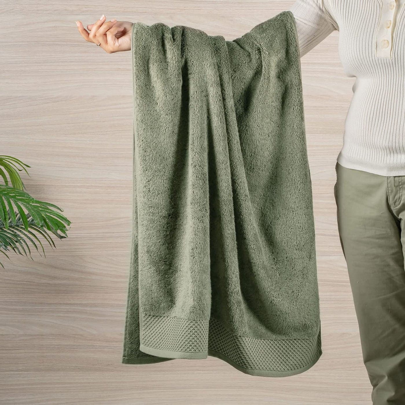 SPREAD SPAIN Towels for Bath Micro Modal Towels for Bath Large Size His Her Bath Towel Super Absorbent Soft 750 GSM 1 Piece Bath Towel for MenWomen 70 cms x 150 cms Green