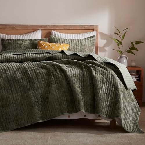 LEAONME Velvet Quilt California King Size 118x106 Lightweight Olive Green Velvet Comforter Set with 2 Matching Shams Soft Cross Stitch Bedspread Coverlet Oversized King Quilt Set for All Season