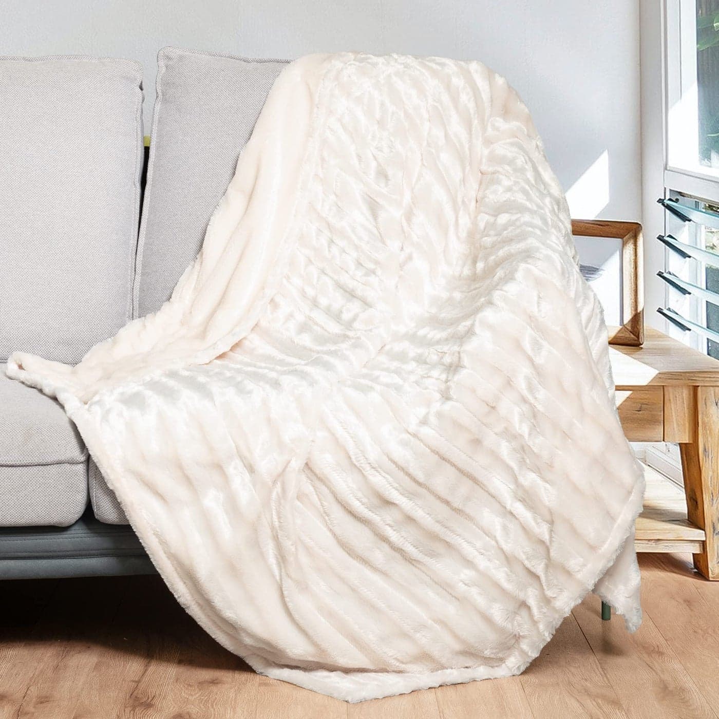 WOOMER Electric Heated Throw Blanket Soft Faux Fur Fast Heating Blanket 4 Heating Levels 4 Hours Auto Off 50x 60 Machine Washable OverHeat Protection ETL Certification