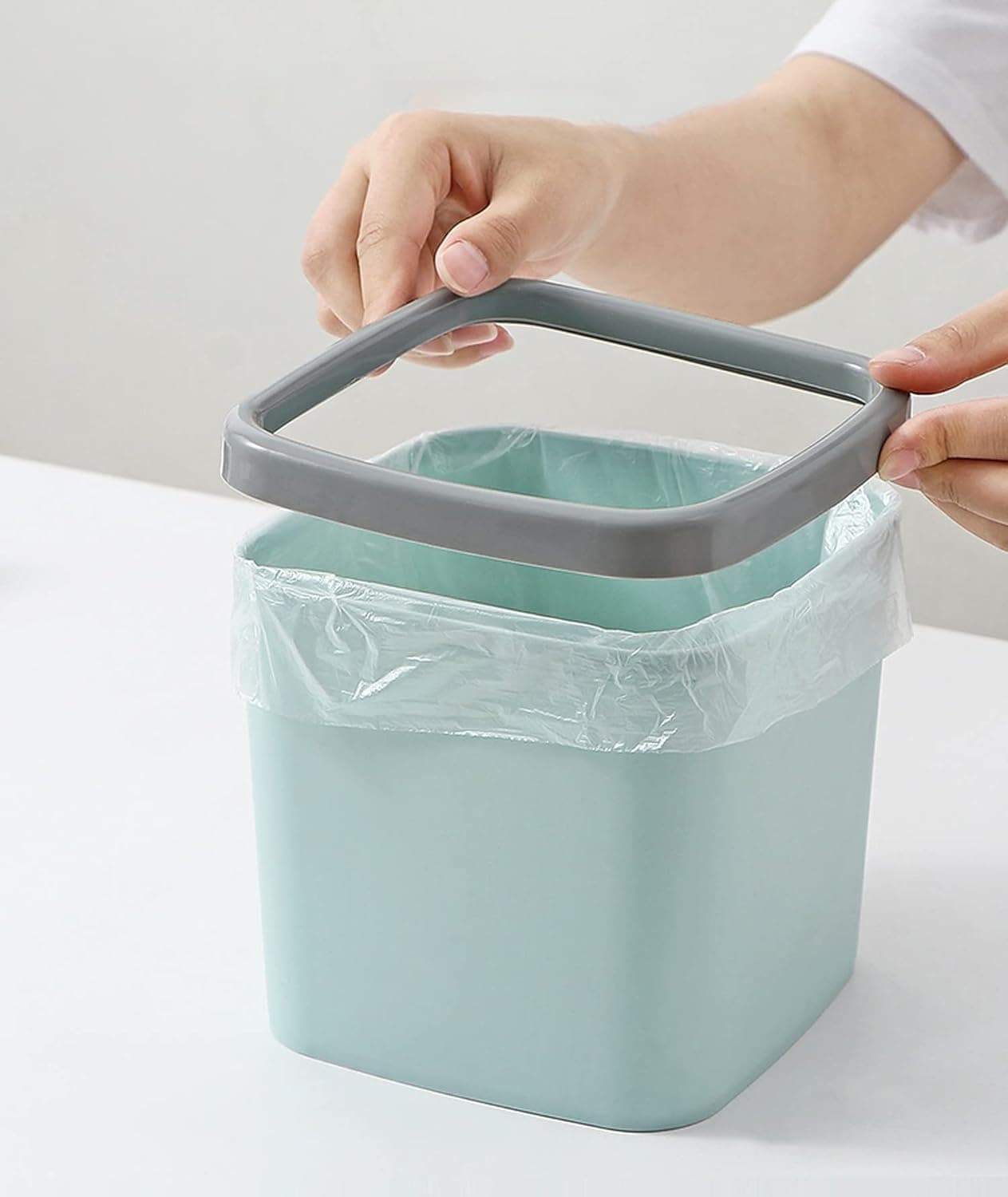 Small Desktop Dustbin Portable Waste Bin with Lid Green