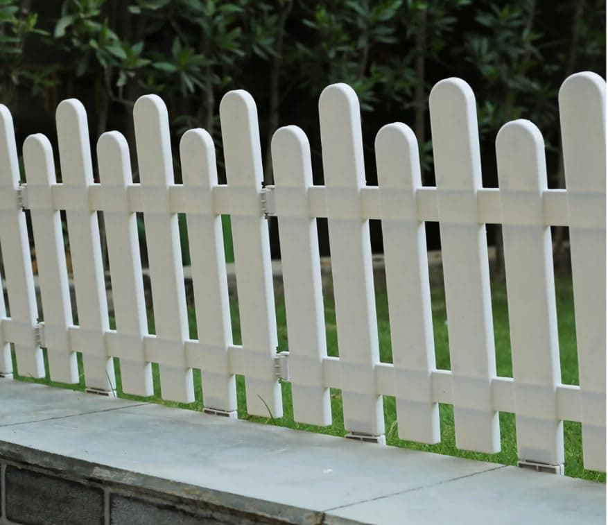 Wonderland 1.3 Feet Tall (Pack of 4) with Spikes for Soil Insert Decorative White Plastic Garden Fence | 6.5 Feet Running Feet Fence Coverage | Boundary for Lawns, Pathway, Flower Beds, Home Garden