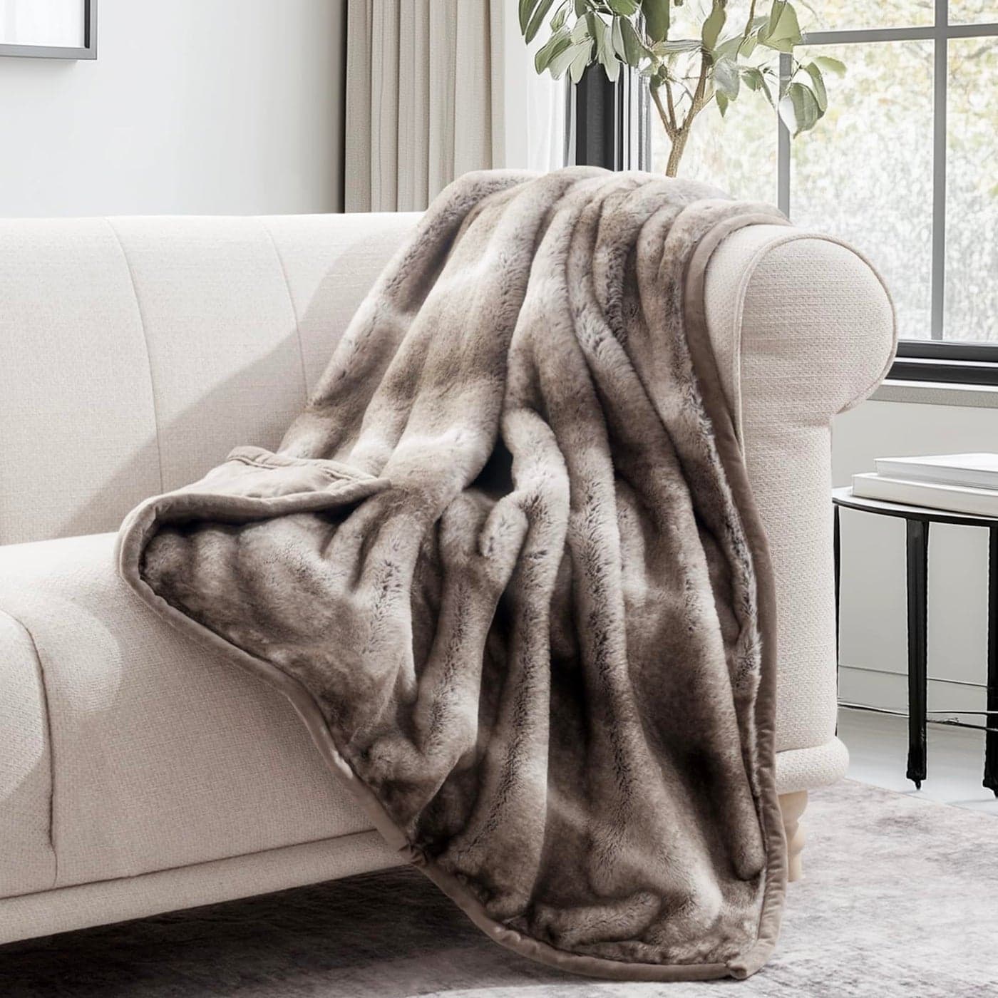 EVERGRACEHOME Ultra Soft Luxury Fluffy Mink Faux Fur Throw Blanket Thick Warm Fall Winter Blankets for Bed Couch Cozy Plush Reversible Blanket for Chair Sofa Ombr Hazel Brown 60x80