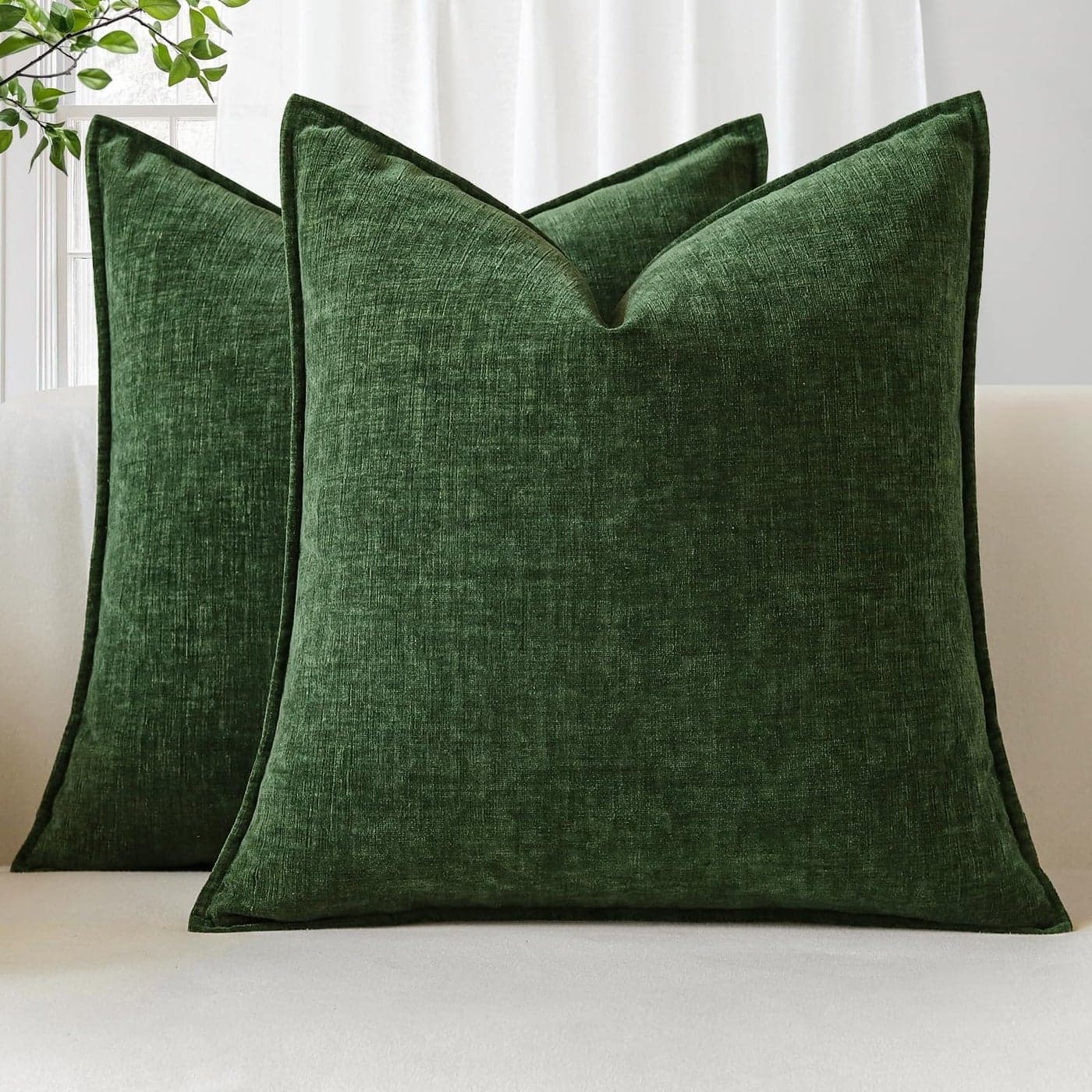 Sungeek Set of 2 Soft Chenille Cushion Covers 45x45cm Square Decorative Throw Pillow Covers with Stitched Edge Solid Dyed Pillow Cases Covers for Home Decor Couch Sofa Bed Living Room Green