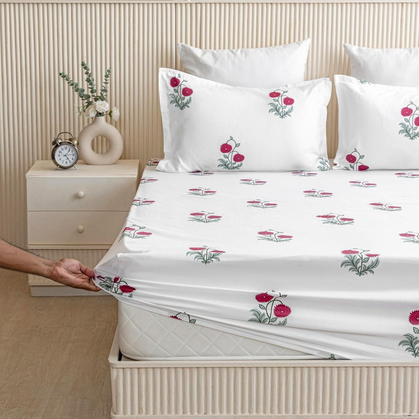 HOMEMONDE 210TC Soft Cotton All Around Elastic Fitted Bedsheet Queen Size 78 x 72 Inches Floral Printed Fitted Sheet with 2 Pillow Covers Red Rose