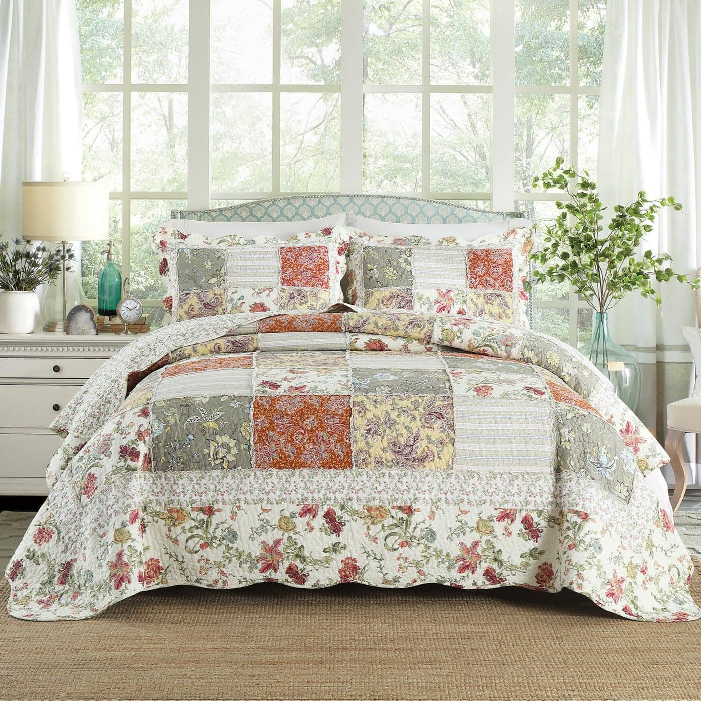Yvooxny 3Piece Quilt Set King Size Quilted Bedspread Reversible Country Style Floral Real Patchwork Bedding Quilt Set with Ruffles with Pillowcases for All Seasons 108 96 Inches