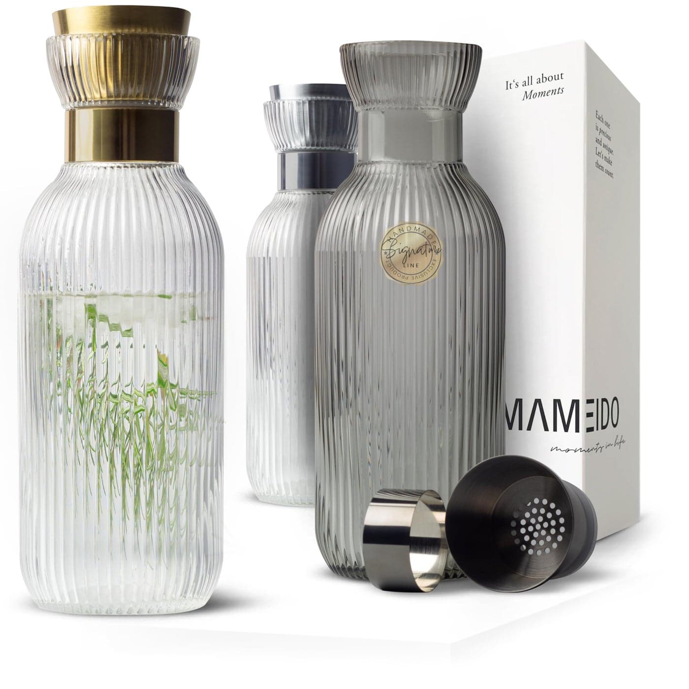 MAMEIDO Water Carafe 1l Glass Carafe with Lid Sieve HandBlown Water jug with Noble Look for Special Occasions carafes to give as a Gift Crystal Gold 1000ml
