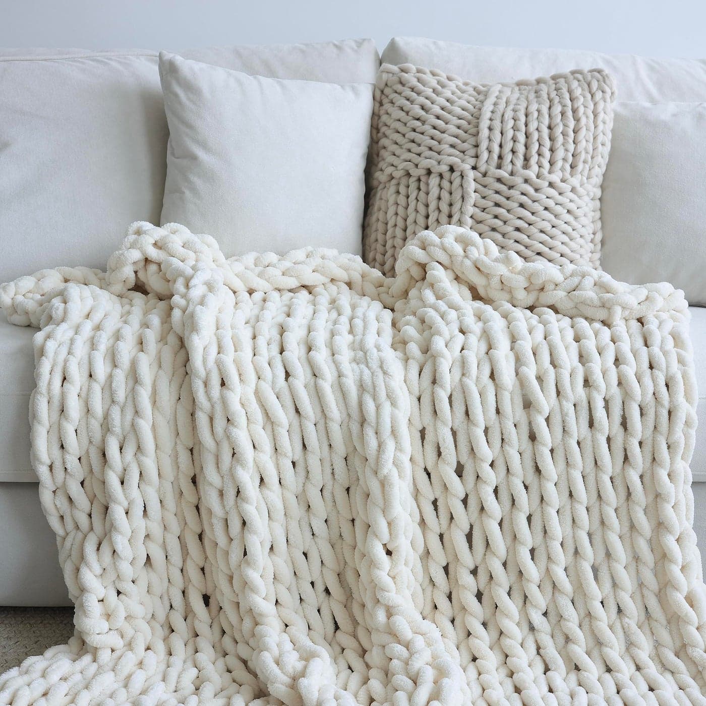 Maetoow Chenille Chunky Knit Blanket Throw 5060 Inch Handmade Warm Cozy Blanket Couch Bed Home Decor Soft Breathable Fleece Banket Christmas Thick and Giant Yarn ThrowsCream