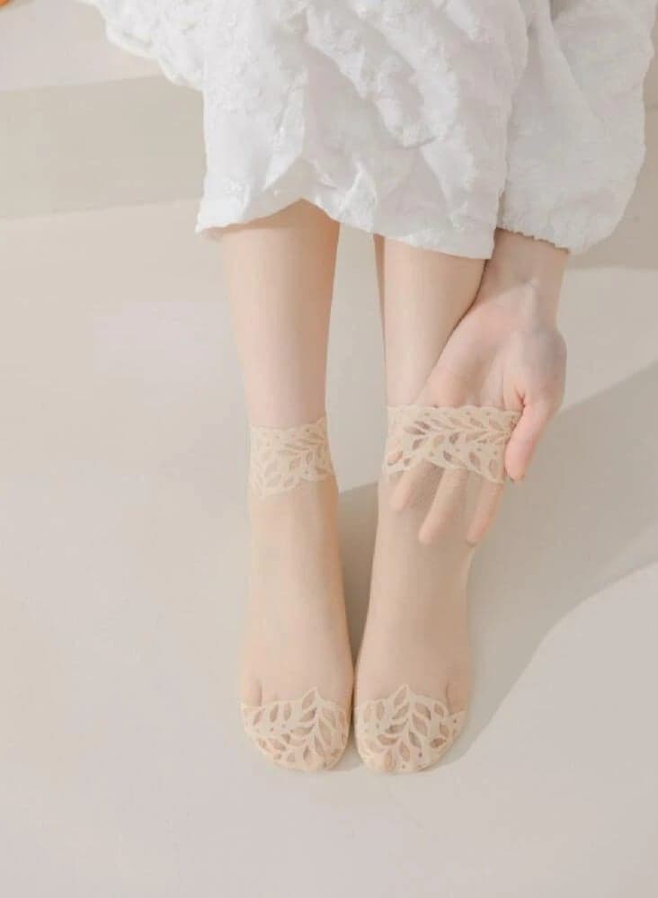 Beige Lace Ankle Socks