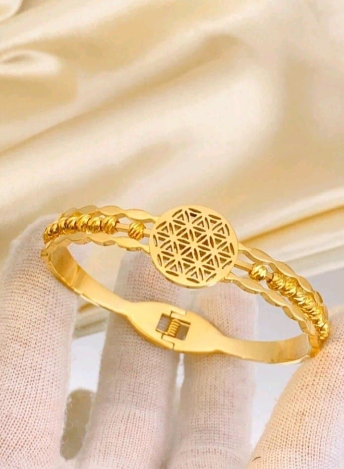 High Quality Stainless Steel Gold Plated Trendy Bracelet For Women Medium Size