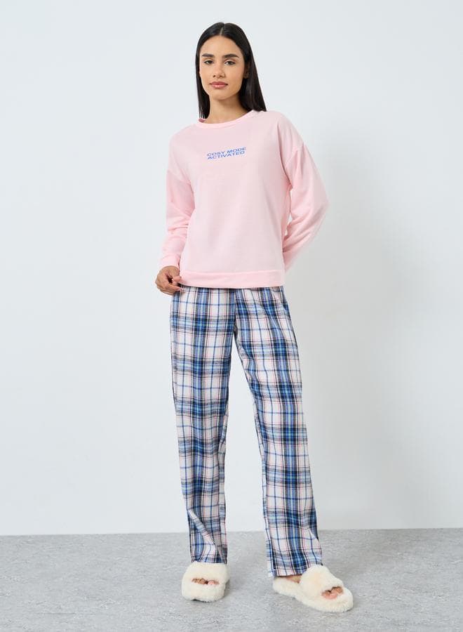 Styli Cosy Mode Slogan T-Shirt and Check Pyjama Set