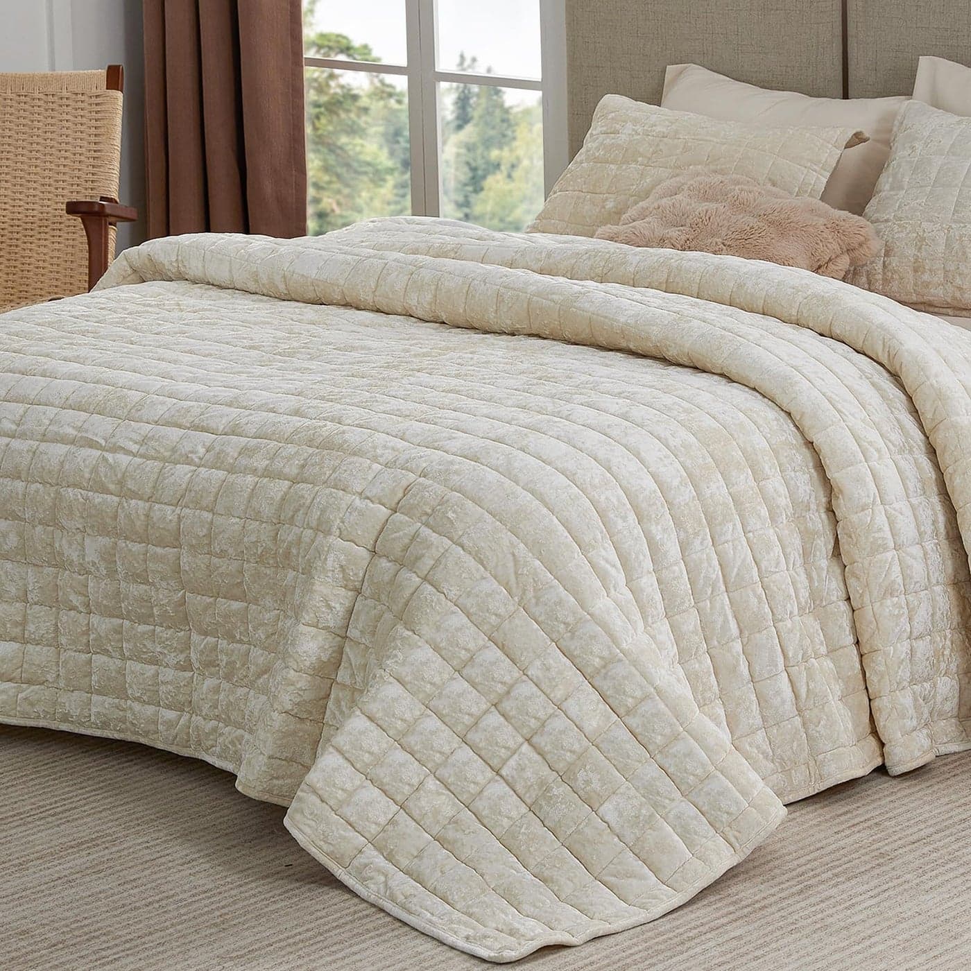 BEDELITE Velvet Quilt Set King Size Luxury Velvet Comforter Bedding Set 3 Pieces Soft Cozy Cream White Oversized Bedspread Coverlet for All Seasons with 2 Pillow Shams