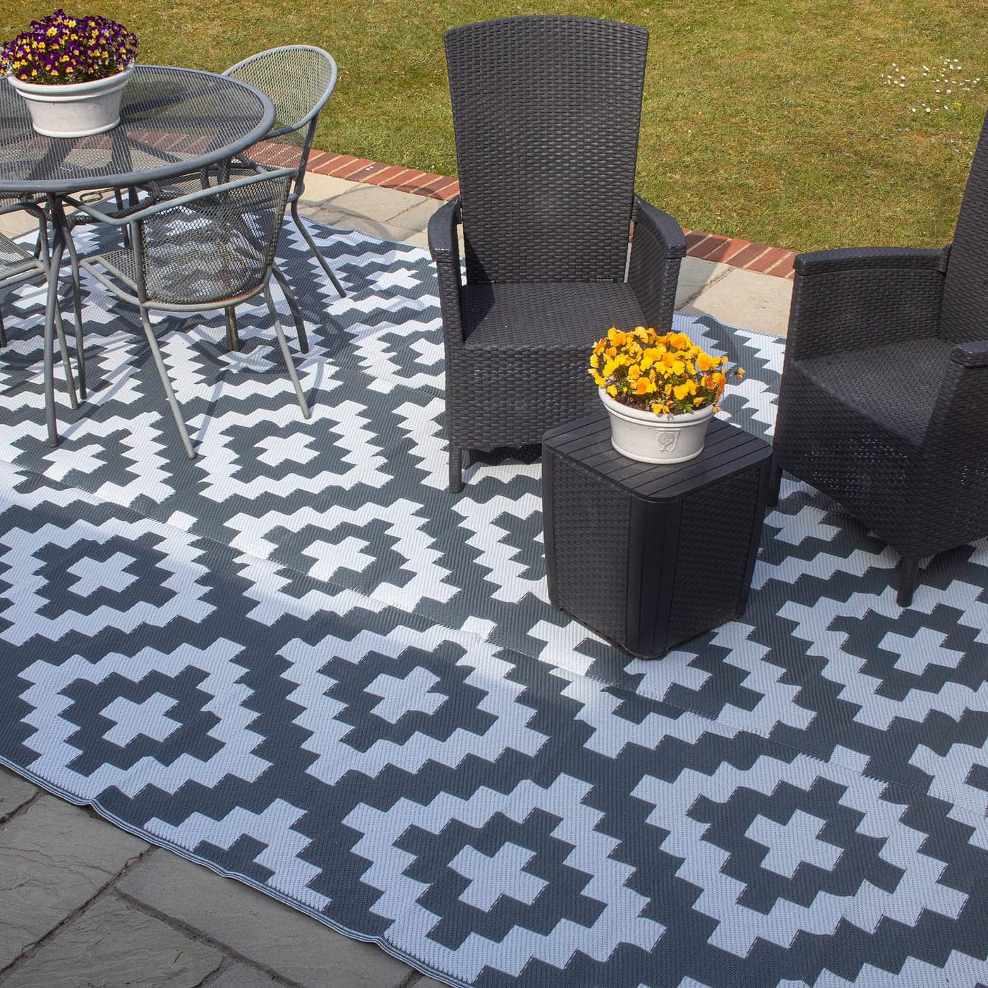 Valiant Outdoor Waterproof Rug for Gardens Patio and Decking Geometric Grey 27m x 18m