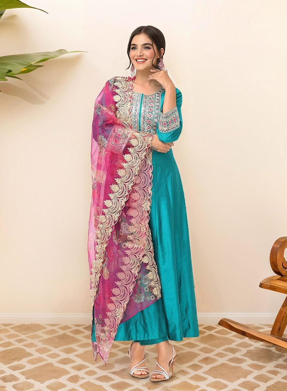 Women PINE GREEN Kurta Set with Duppatta