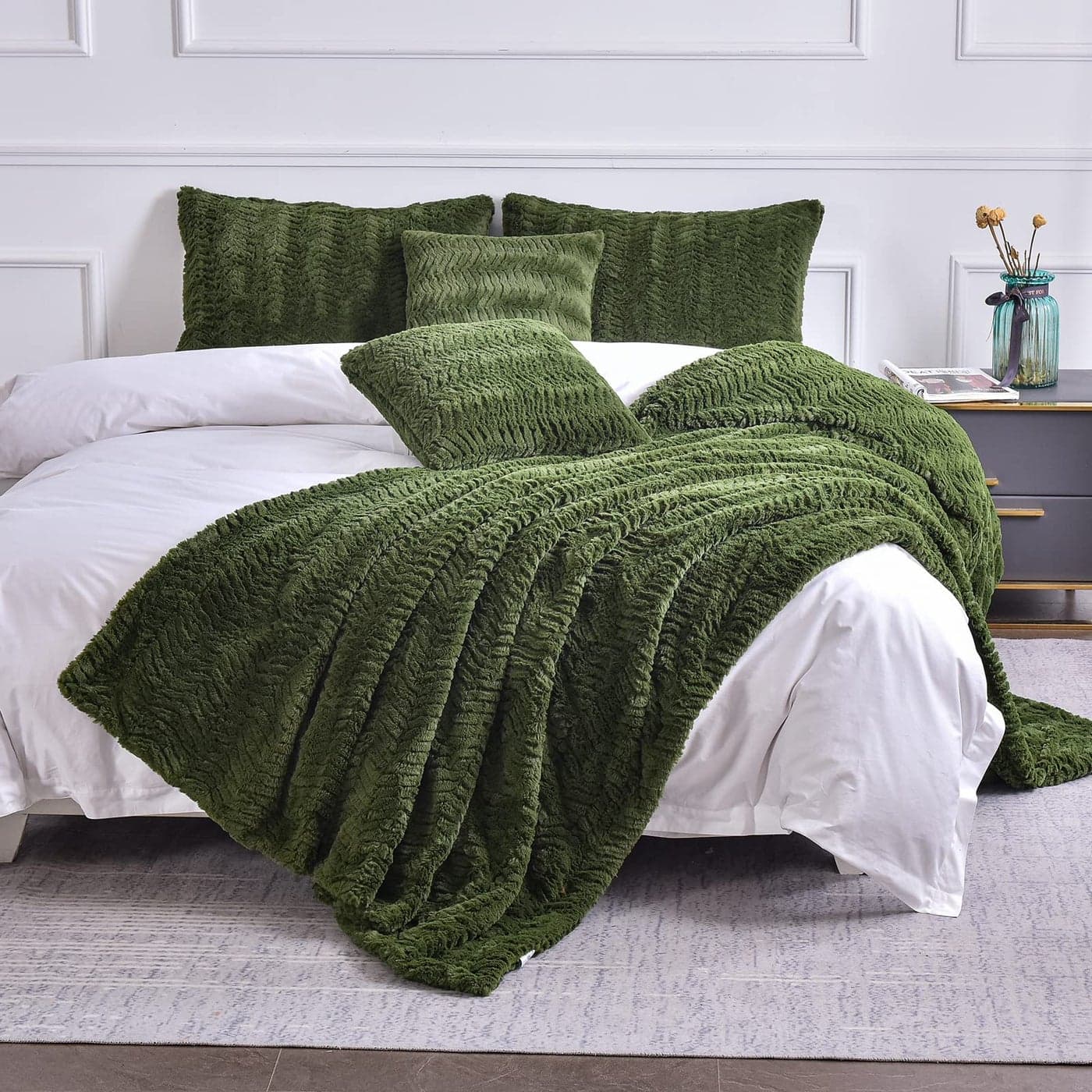 YUSOKI Luxury Faux Fur Blanket for Queen Size Bed 2 Layers73lbAll AgesHome Decoration Without Pillows Olive Green90x90