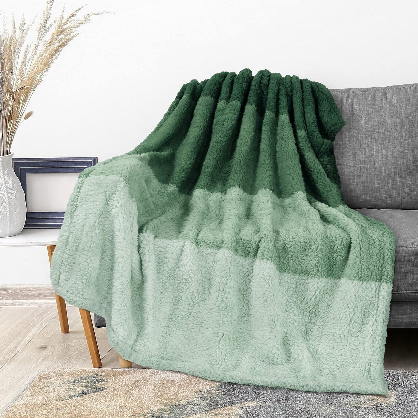 PAVILIA Fluffy Sherpa Throw Blanket Ombre Gradient Plush Soft Fuzzy Decorative Accent Throw Blanket for Couch Sofa Bed Cozy Warm Decorative Furry Faux Fur Blanket 50x60 Inches Green