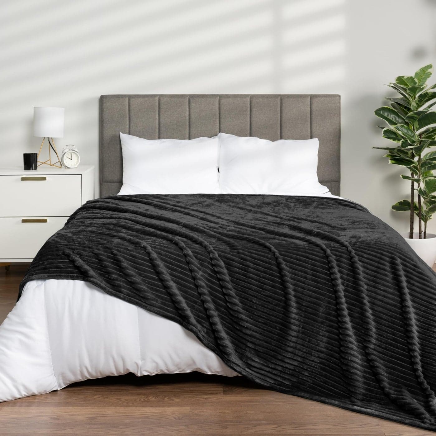 PAVILIA Soft Fleece Queen Bed Blanket Black Large Fuzzy Plush Flannel Blanket Warm Cozy Ribbed Microfiber Blanket for Sofa Couch Lightweight Striped Blanket Black 90x90