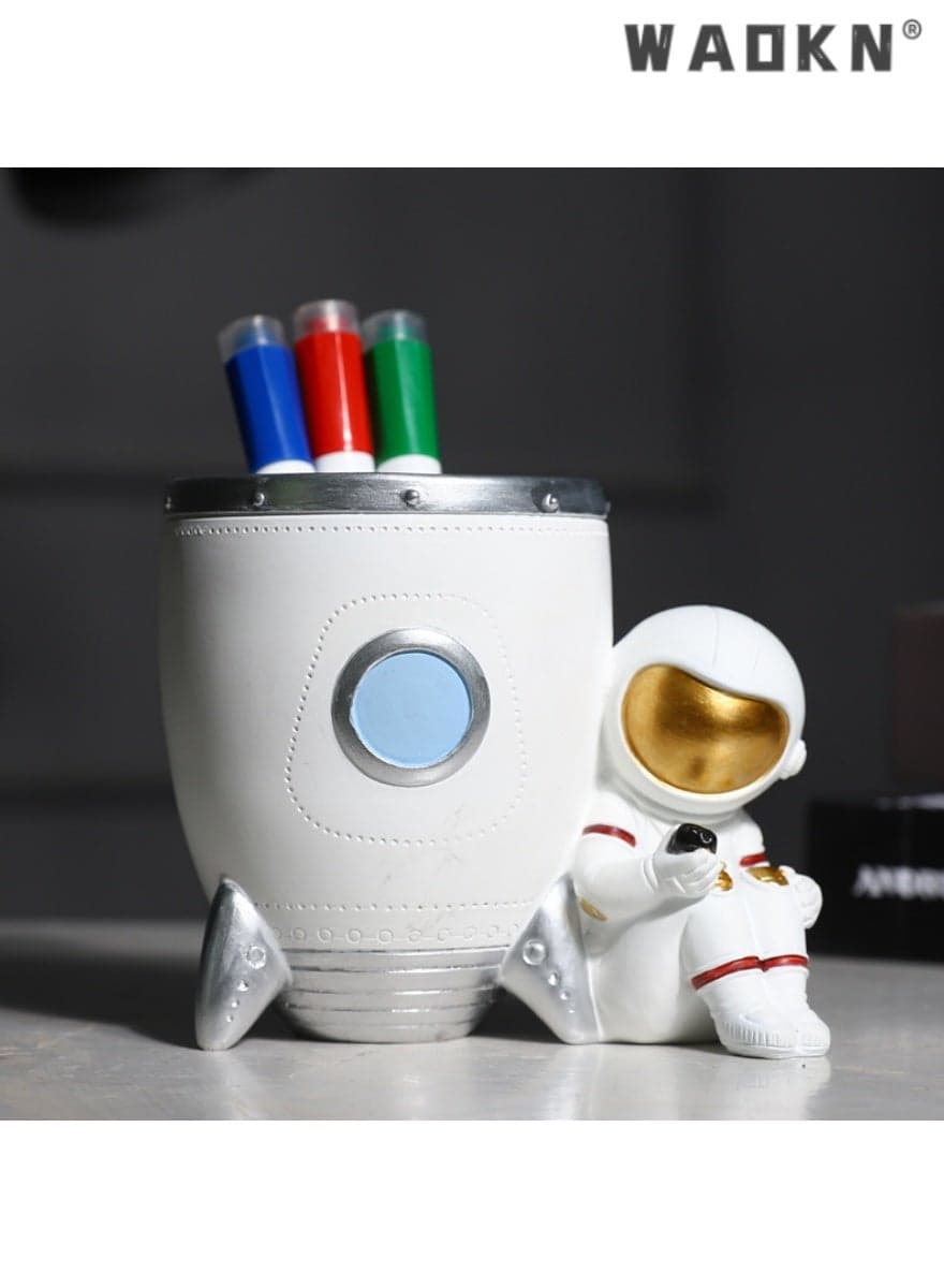 Astronaut Pen Holder Desk Decor, Durable Resin Desk Organizer, Makeup Brush Holder Statues Sculpture Figurine Ornament, Decorative Accessories for Office, Classroom, Home (white)