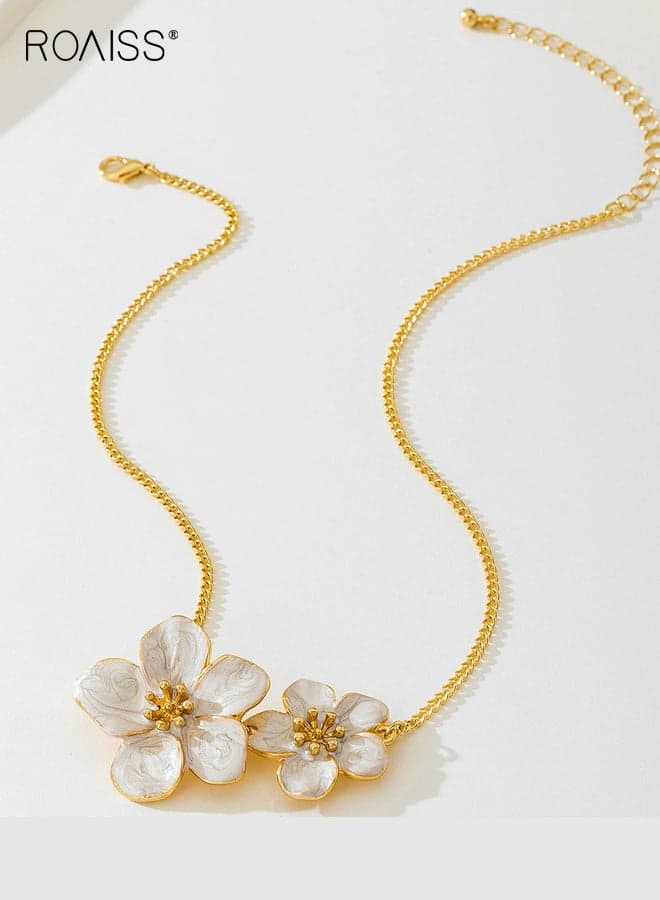 Womens Temperament Flower Pendant Necklace Small Fresh Sweet Petal Clavicle Chain Lightweight Bridal Date Accessory Pastel Shine Garden Chic Everyday Wear