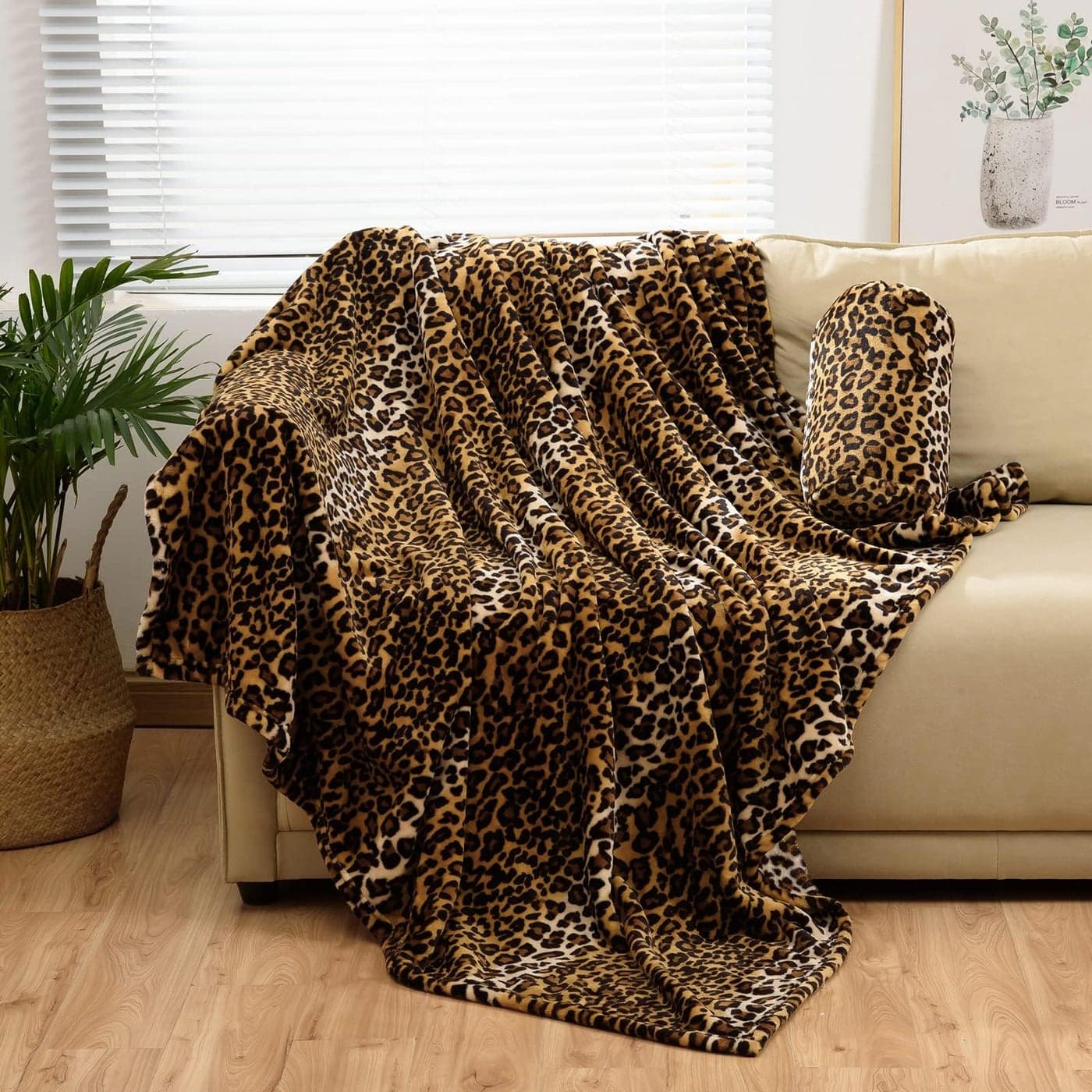Bnuitland Leopard Print Fleece Flannel Throw 50x40inch with Storage Pouch 300 GSM Double Sided Lightweight for Bed Sofa Travel Super Soft Fuzzy Fluffy Cheetah Print Blanket for BabysKidsPets