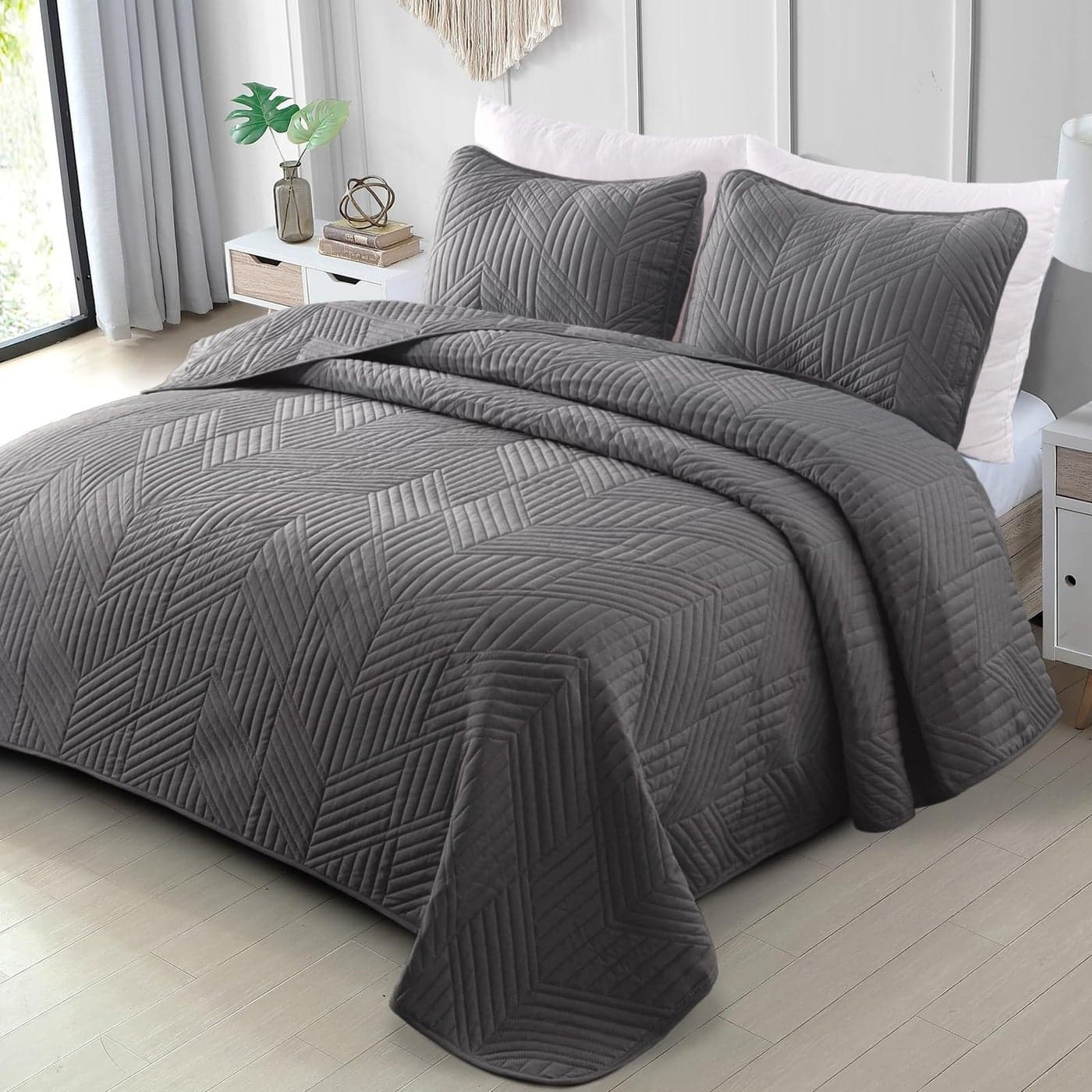 Exclusivo Mezcla Ultrasonic Full Queen Quilt Bedding Set Lightweight Grey Bedspreads Soft Modern Geometric Coverlet Set for All Seasons 1 Quilt and 2 Pillow Shams