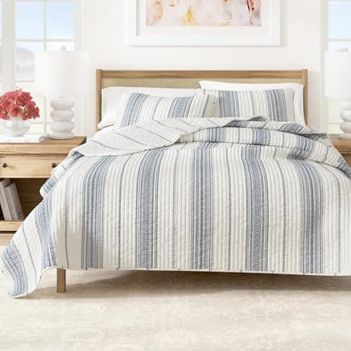 Great Bay Home Striped Quilt Set - 2-Piece Twin/Twin XL Size Farmhouse Bedding Set - Lightweight, All-Season, Reversible Bedspread (White/Navy)