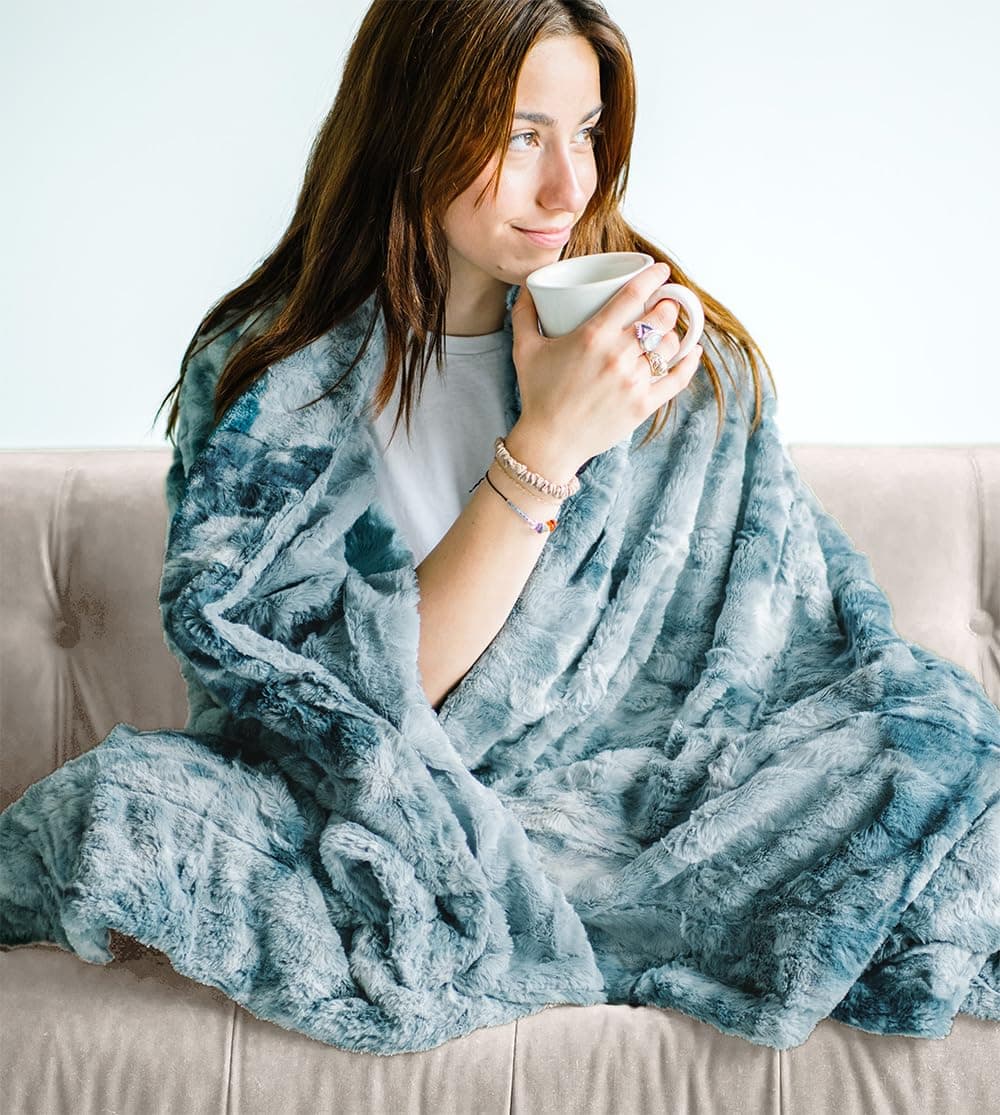 WOLF CREEK BLANKET Doublesoft Oversized Faux Fur Throw Blanket 60x80 Arctic Frost Blue Soft Fuzzy Fluffy Cozy Plush Furry Comfy Warm Home Decor for Couch Bed Chair Bedroom