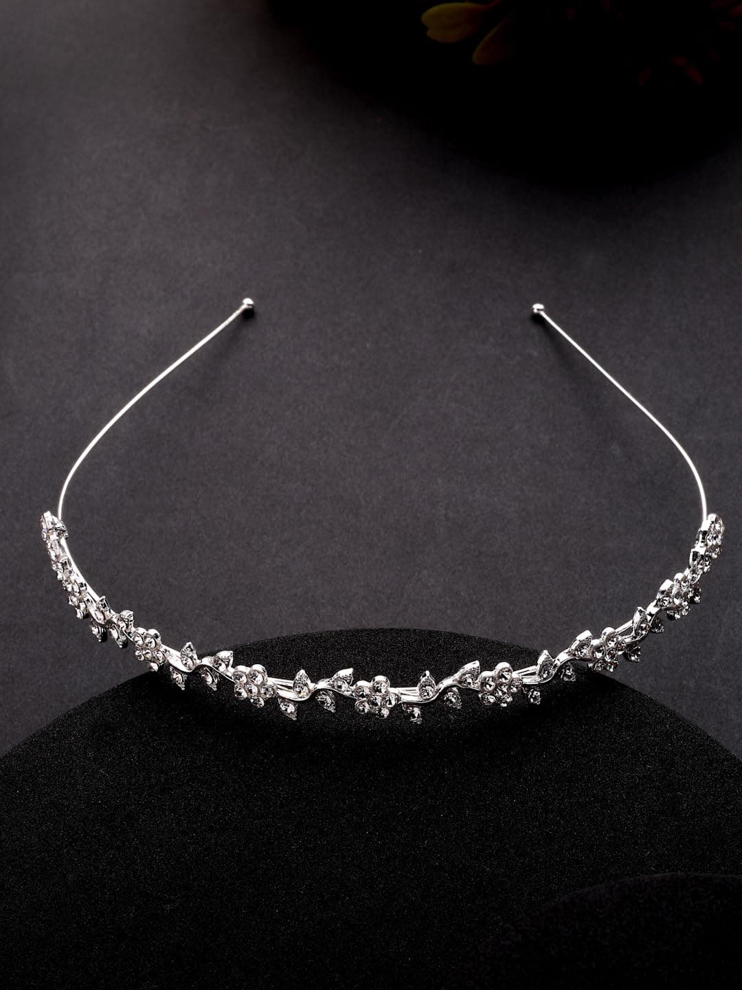 Vogue Hair Accessories Metal Floral Hairband For Girls And Women (Silver)