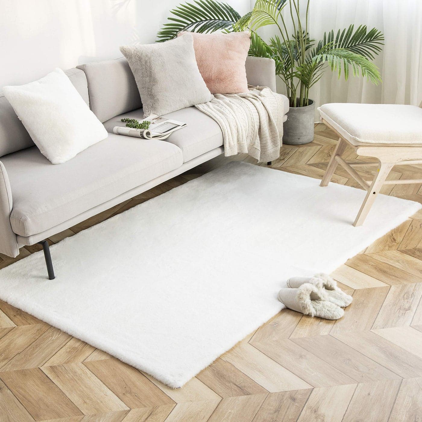 Ashler Faux Fur Rug Ultra Soft Faux Rabbit Fur White Area Rugs 4 x 6 Feet Rectangle Machine Washable Nursery Decor Throw Rugs for Bedroom Kids Room Living Room