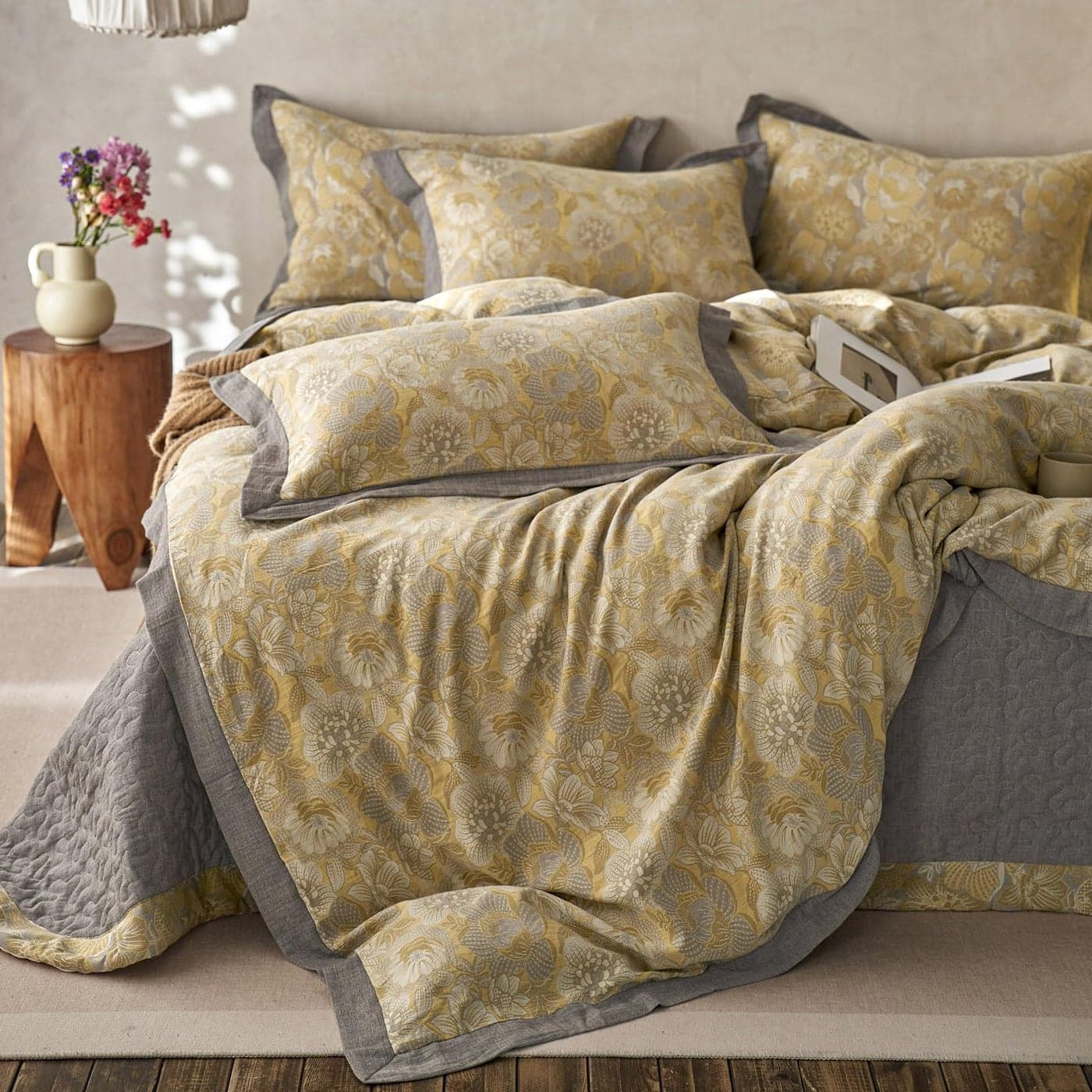 mixinni Duvet Cover King Premium Cotton DoubleLayer Yarn Golden Floral Jacquard Reversible Grey Comforter Cover with Edge Design Farmhouse Bedding Set with 2 Pillowcases Perfect for Him and Her