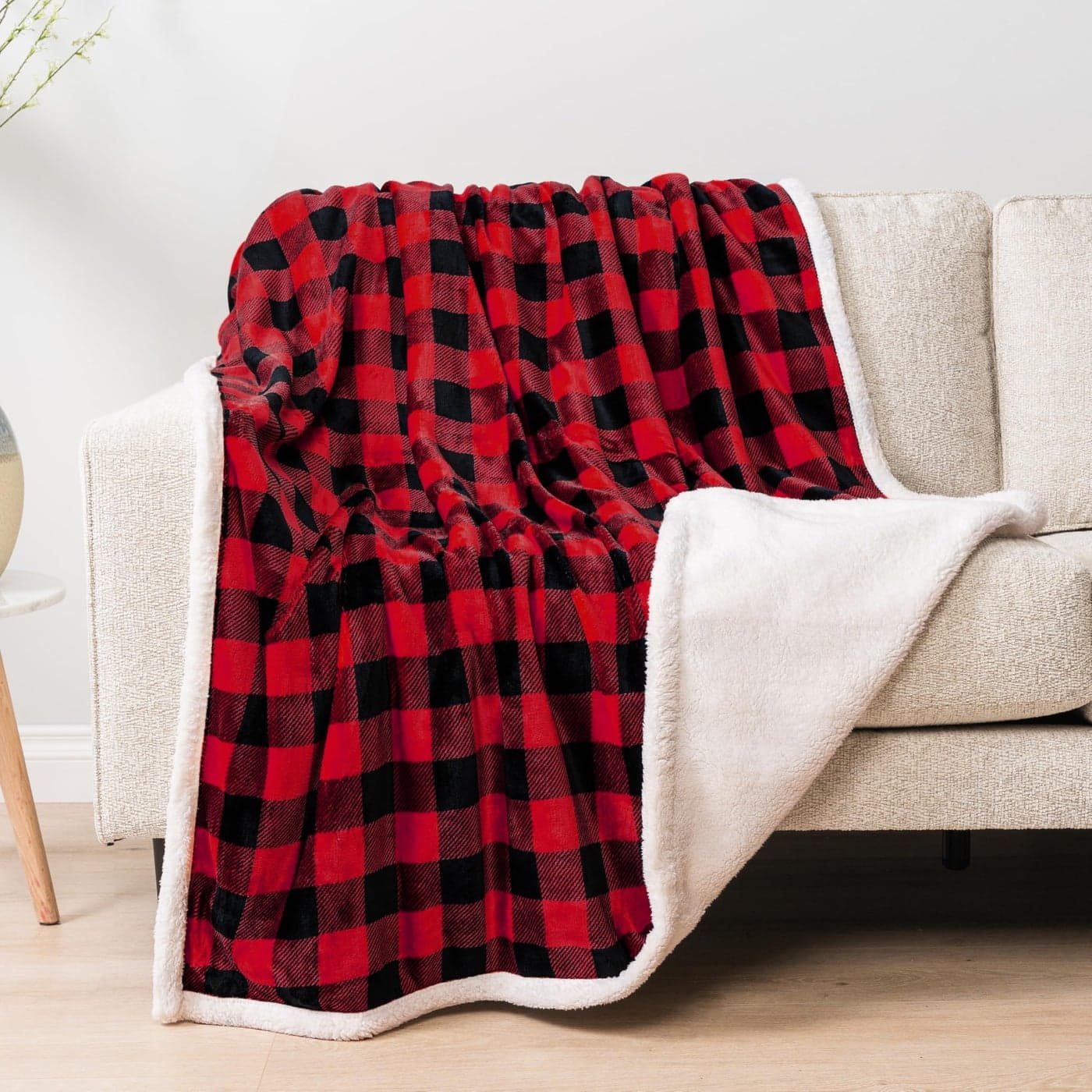 PAVILIA Black and Red Buffalo Plaid Sherpa Throw Blanket for Couch, Plush Red Black Checkered Fleece Blanket and Throws, Soft Fuzzy Flannel Blanket for Sofa Bed, Warm Cozy Winter Blanket Gift, 50x60