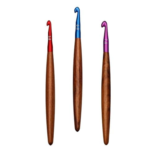 Giwrmu Crochet Hooks Set Ergonomic Crochet Hooks 3 Pcs Colored Aluminum Crochet Hook with Wooden Handle for Arthritic Hands Crocheted Bags Blankets Knitted Dolls 50mm60mm70mm