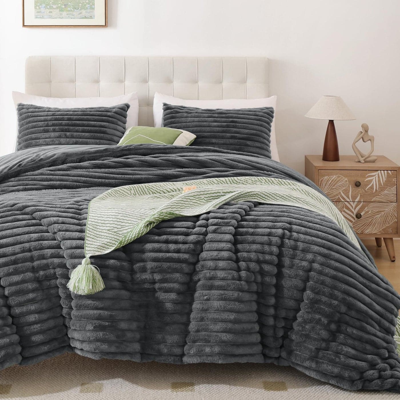 Smoofy Fluffy Queen Comforter Set 3 Pieces Dark Grey Fleece Fluffy Comforter Set Luxury Fuzzy Queen Bedding Set Soft Warm Bed Set All Season Heavy Faux Fur Comforter with 2 Pillow Cases