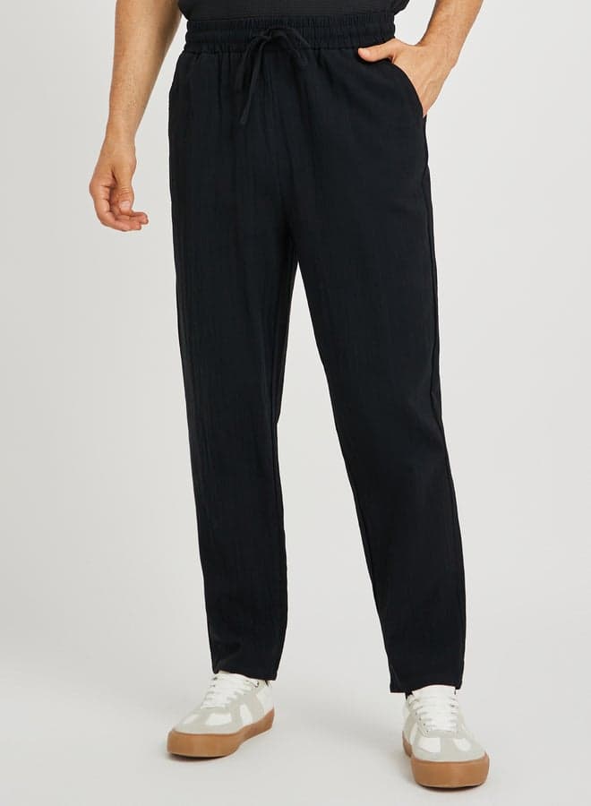 Men Black Solid Drawstring Waist Pocket Detail Relaxed Fit Pants