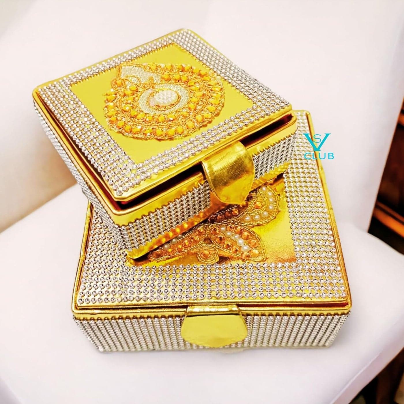 VS Club Velvet Golden Shagun Cash Box Decorative Gift Box for Money Gaddi Jewellery Sagan Wedding Occasion Return Favors Traditional Indian Marriage Lifafa Cover 4 Box 2 PC