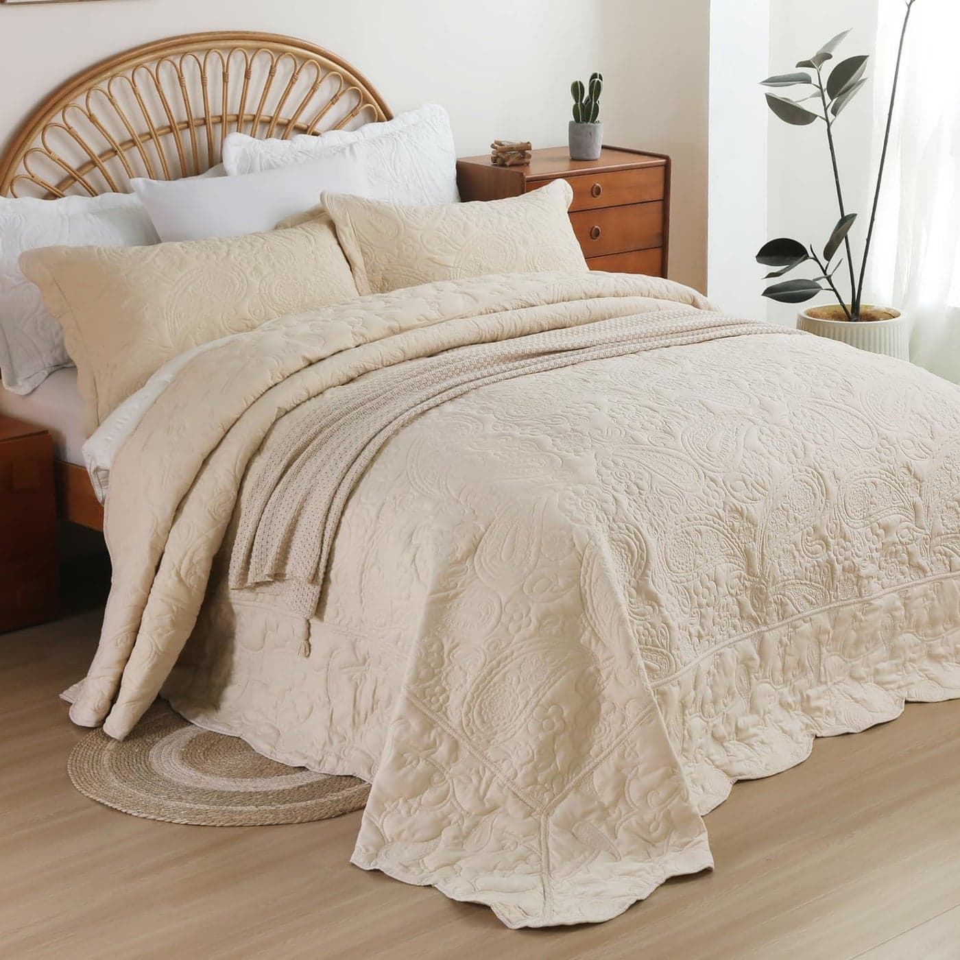 EVENHUG Oversized King Quilt California King Size Lightweight Bedding Set Reversible Bedspread Coverlets for All Seasons 3 Piece Beige 120x120